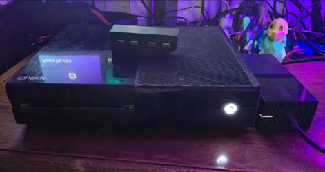 Xbox one 500gb. (no controller)