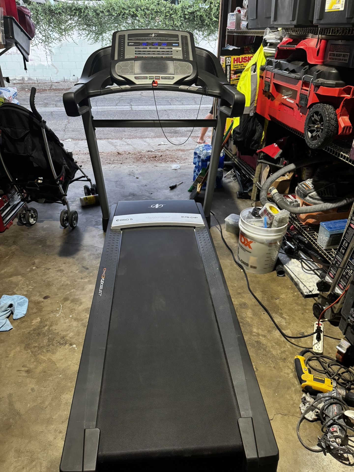 Nordictrack C850 s 2.75CHP with shock absorbers and incline