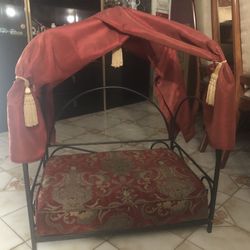 Wrought Iron Luxury Canopy Pet Bed 