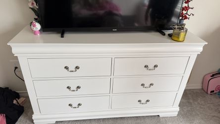 White Dresser $100 Side Had A Crack Feature On The Picture