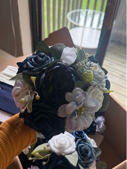 4 bridesmaid bouquets 7 inches in diameter, 1 ribbon card