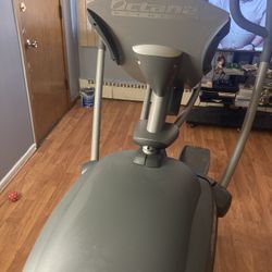 OCTANE FITNESS ELLIPTICAL TRAIN