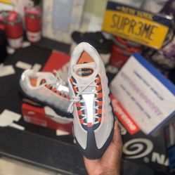 Nike Air Max 95 OG “Bright Mandarin 2.0” HM4740-101 Size 8 🍊