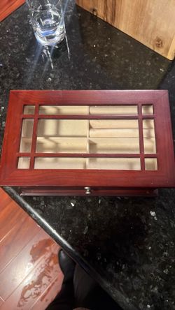 Jewelry box