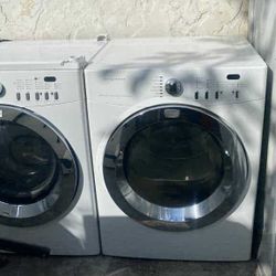 FRIGIDAIRE AFFINITY WHITE FRONT LOAD WASHER AND GAS DRYER 