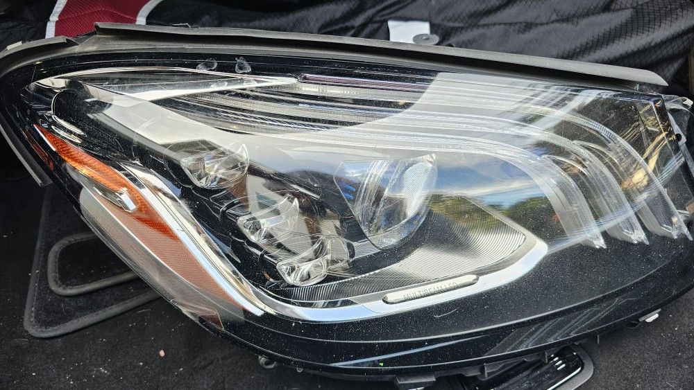 Mercedes S Class Passenger Headlight $700 OBO
