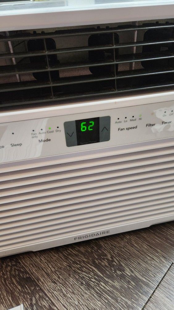 Frigidaire Window window AC 8,000 BTU. 