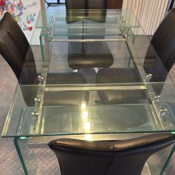 Glass Dinning Room Table & Chairs