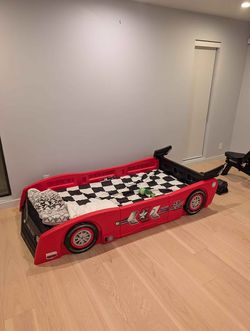 Children's racing car bed