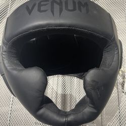 Venum Challenger Headgear XL: Never Used