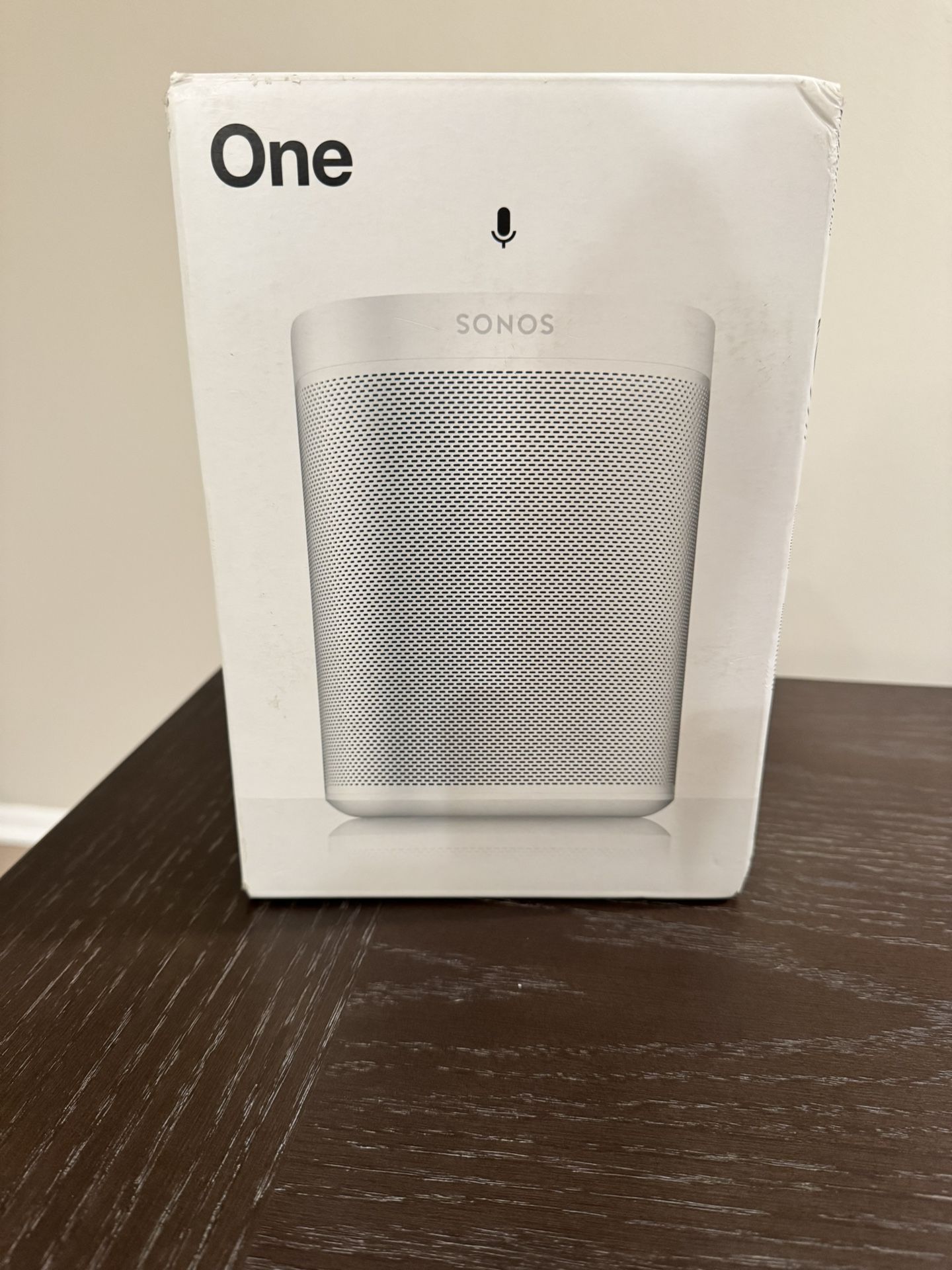 Sonos One Gen 2 Smart Speaker (with voice assistant) LIKE NEW Condition