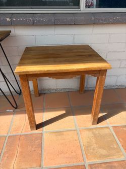 Wooden table 2x2’