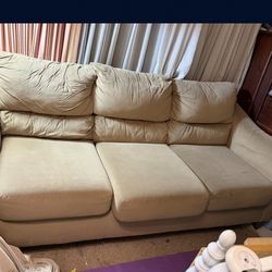 🌹BEAUTIFUL 3 SEAT SOFA IN BEIGE COLOR🌹