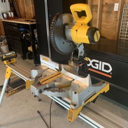 DeWALT Compound Miter Saw With Stand