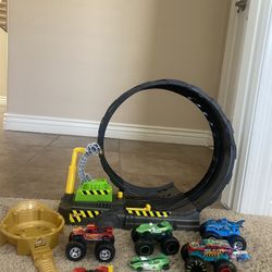 Hot Wheels Monster Truck Race Track 