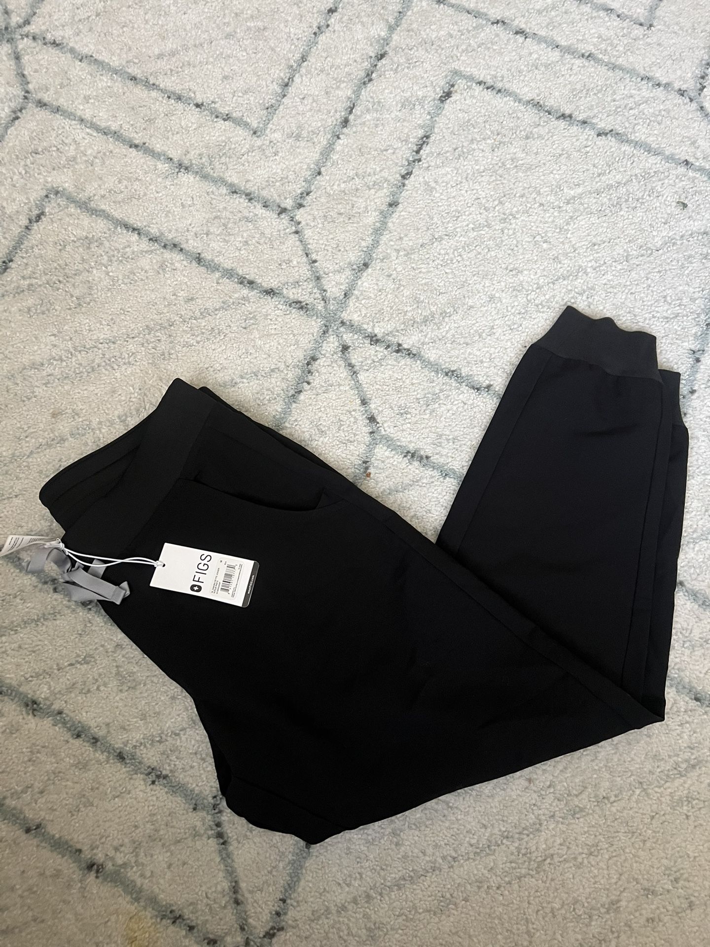 FIGS NWT Women’s Black Scrub Pants Zamora Joggers Medium Petite M/P