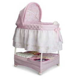 Minnie Mouse bassinet