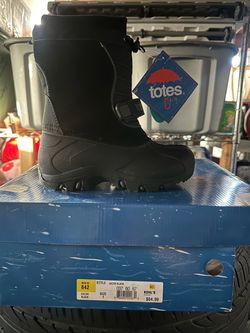Snow boots