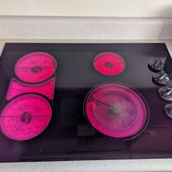 Frigidaire GLEC30S8EBB