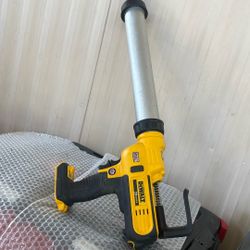 Dewalt 20V MAX Cordless 300-600 ml Sausage Pack Adhesive Gun (Tool Only)