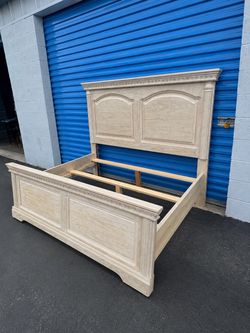 Beautiful Queen Size Wood Bed Frame – Ornate Carved Design