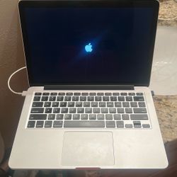 MacBook Pro With Mouse 
