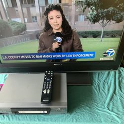 Sony Brava 32’ not smart TV with remote control and Sanyo vhs tape player in working conditions 