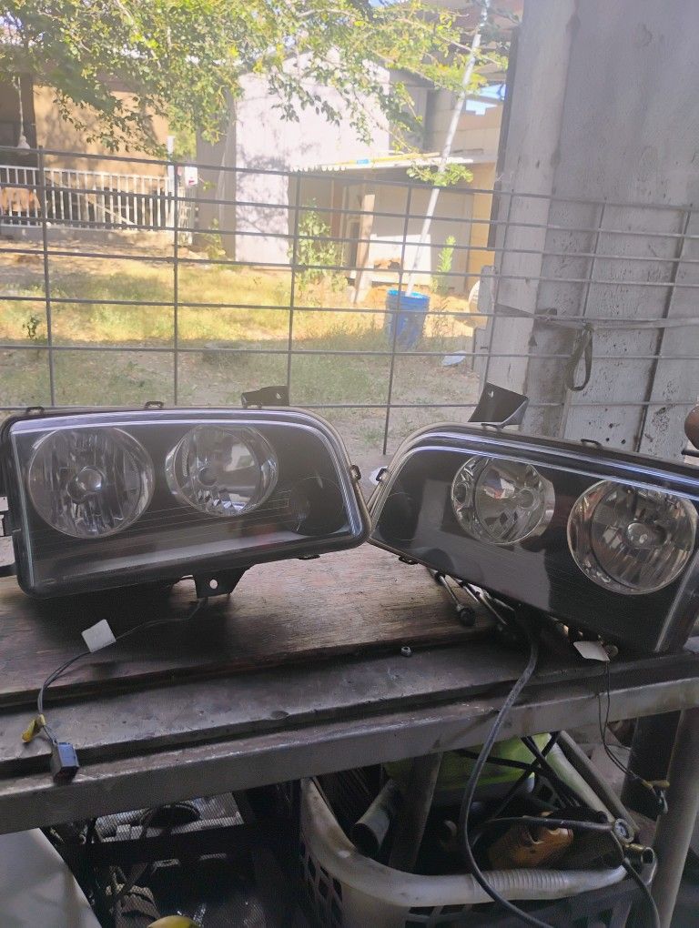 2006 Dodge Charger Headlights