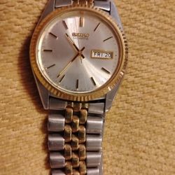 9n0236 Seiko quartz Mens Watch Water Resistant 