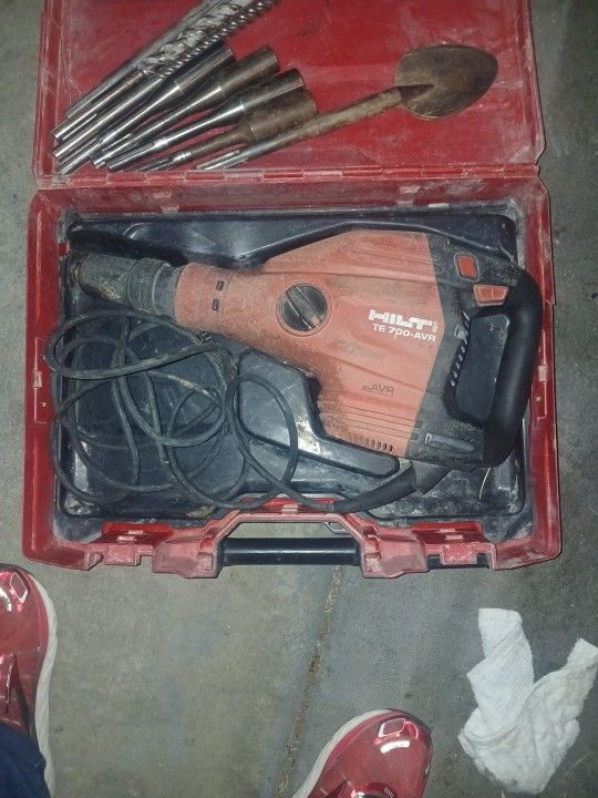 Hilti TE 700-AVR DEMOLITION HAMMER