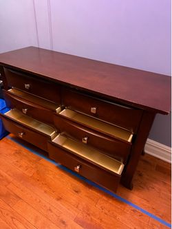 Bonavita Solid Wood 6-Drawer Dresser – Excellent Condition