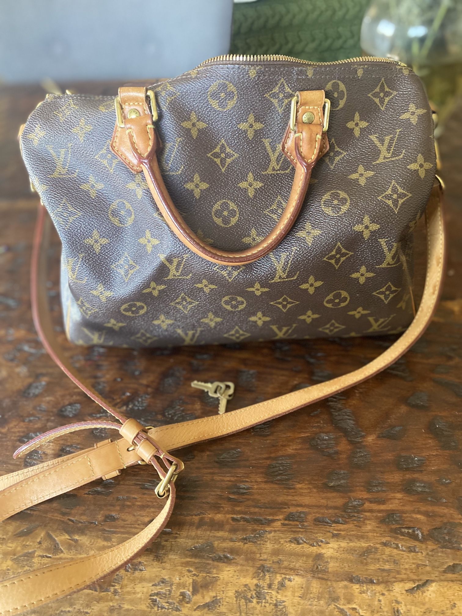 Authentic Louis Vuitton Bag for Sale in Apple Valley, CA - OfferUp