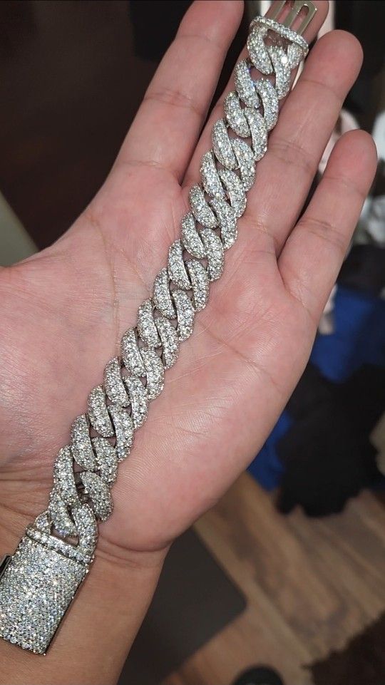 Iced Out Cuban Bracelet 18mm