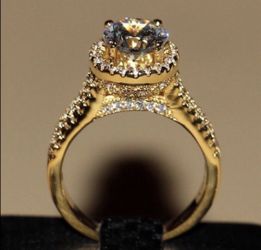 New 18 k yellow gold engagement ring wedding ring set