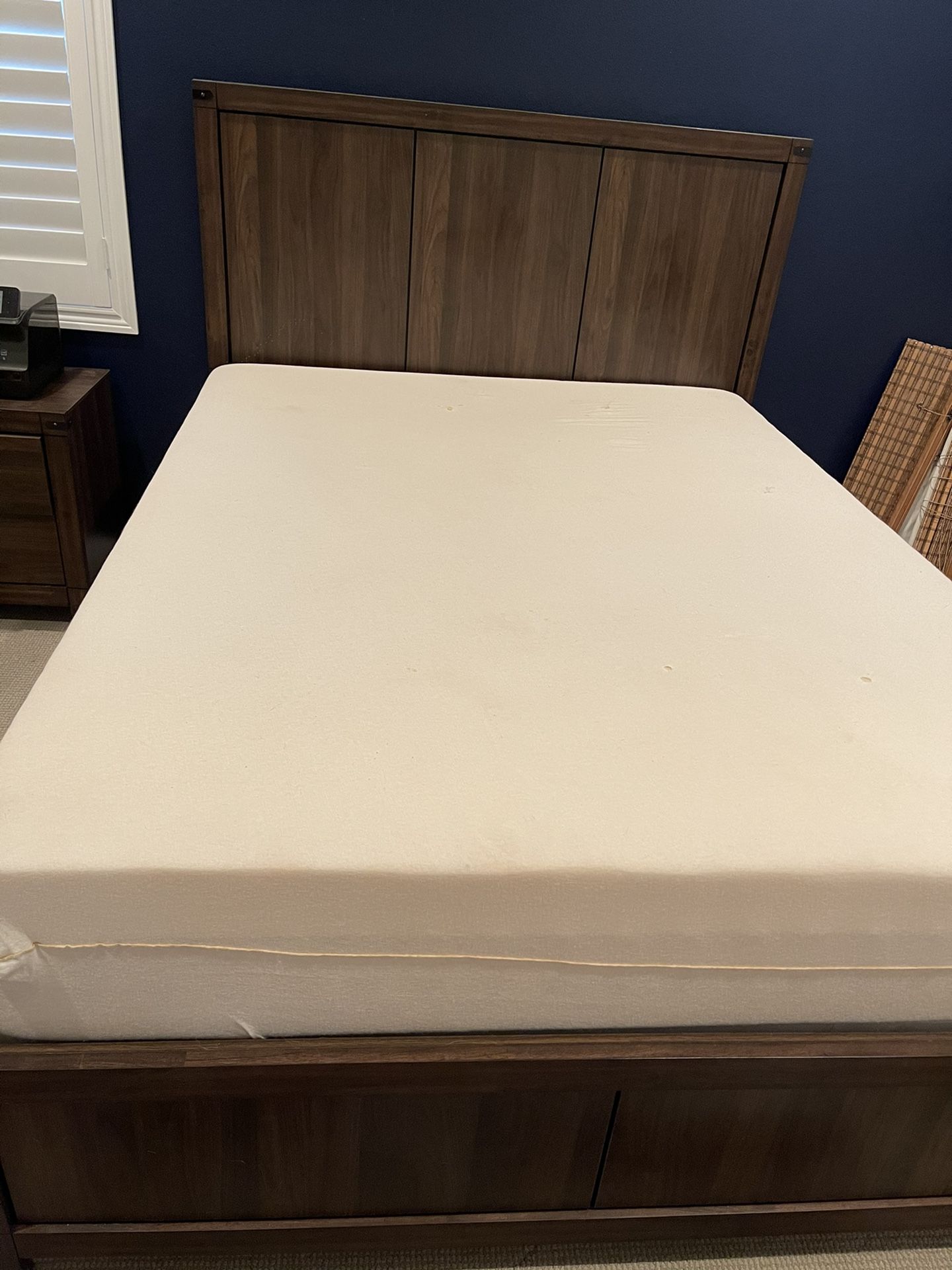 Complete Bedroom Set With Full Tempurpedic Mattress