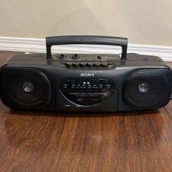 Vtg Sony CFS-B11 Boom Portable AM-FM Stereo Radio Cassette Player Black Recorder