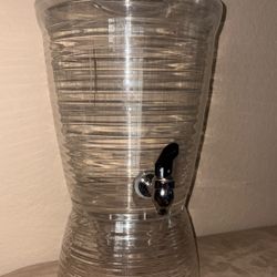 Clear Drink Dispenser With Spout And Lid