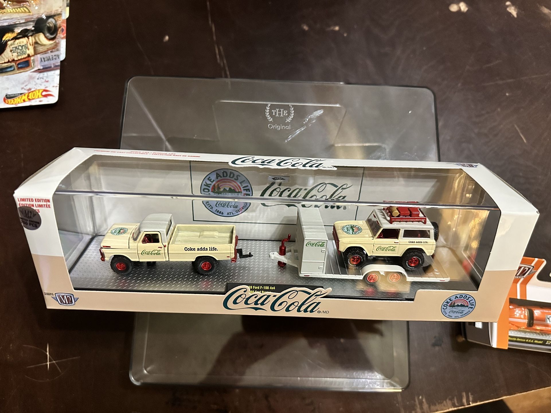 M2 1969 Ford F-100 4x4 & 1966 Ford Bronco Toy Diecast