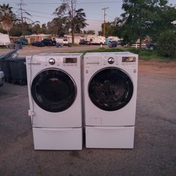 LG Washer And Gas Dryer Laundry Set
