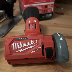 Milwaukee M12 Cut Off Tool