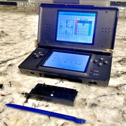 Nintendo DS Lite Plays All Gameboy Advance Games And Plays Ds Games 