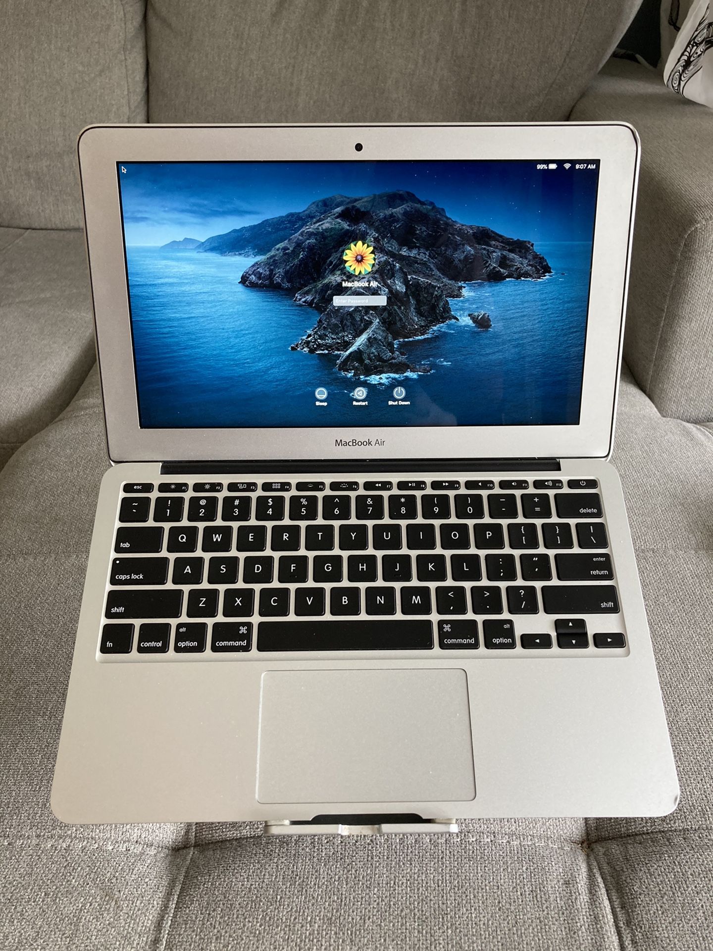 2014 MacBook Air 11” 128GB Core i5 4GB RAM macOS 10.15.6
