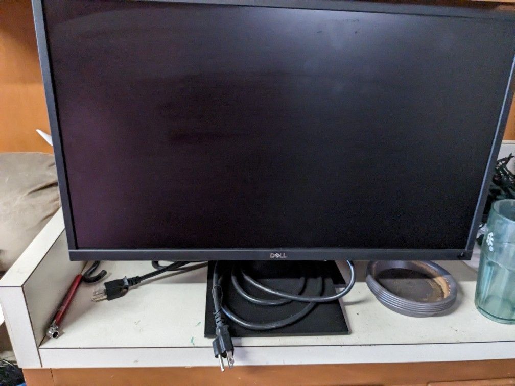 Set Of 2 Dell Computer monitors 24in