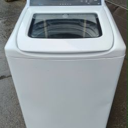 Nice! Frigidaire Heavy Duty Super Capacity Washing Machine!