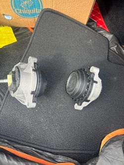 Pair of Engine Motor Mounts – New.