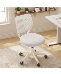 Small vanity / kids chair
