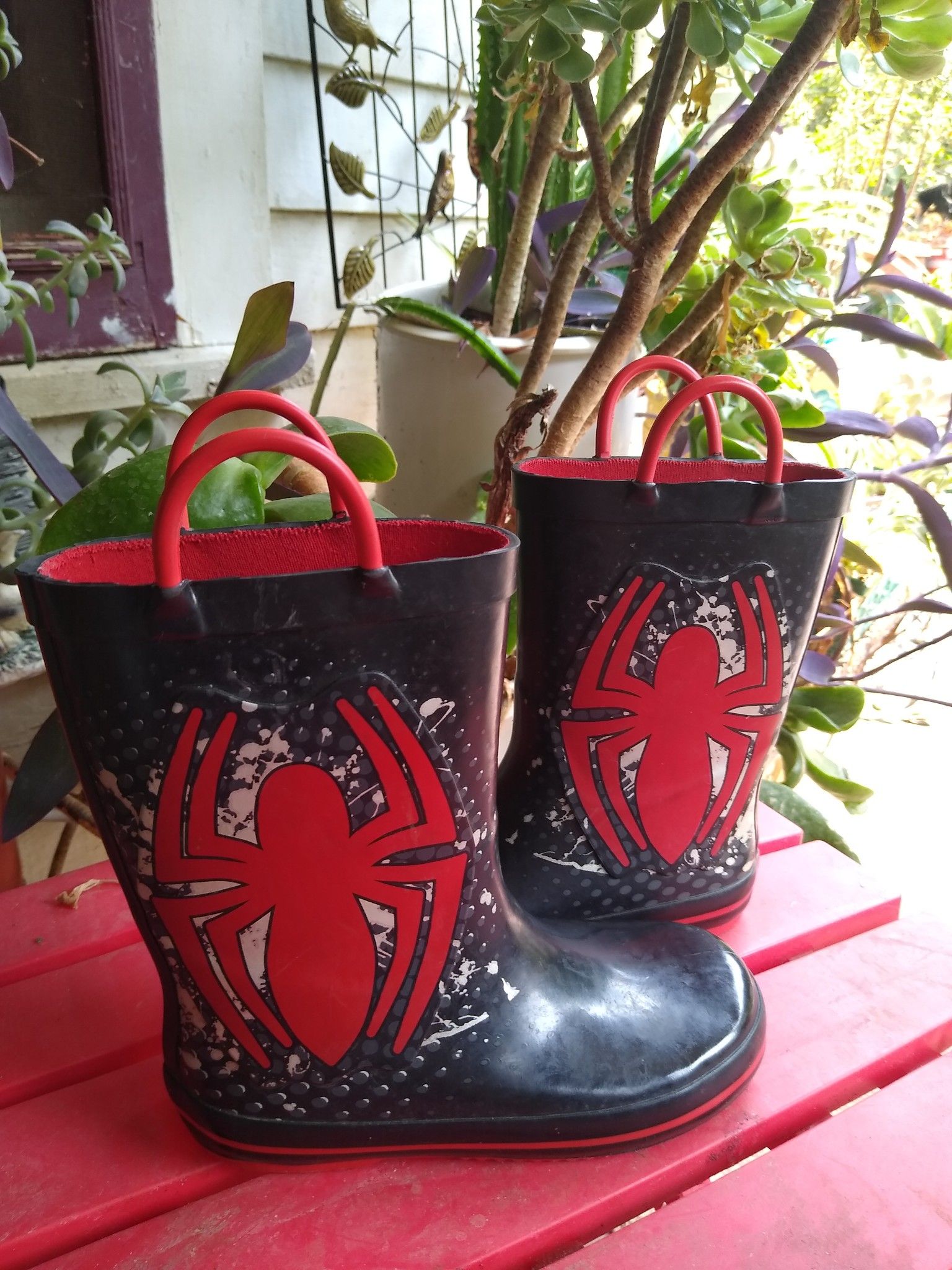 Spider rain boots kids sz 11