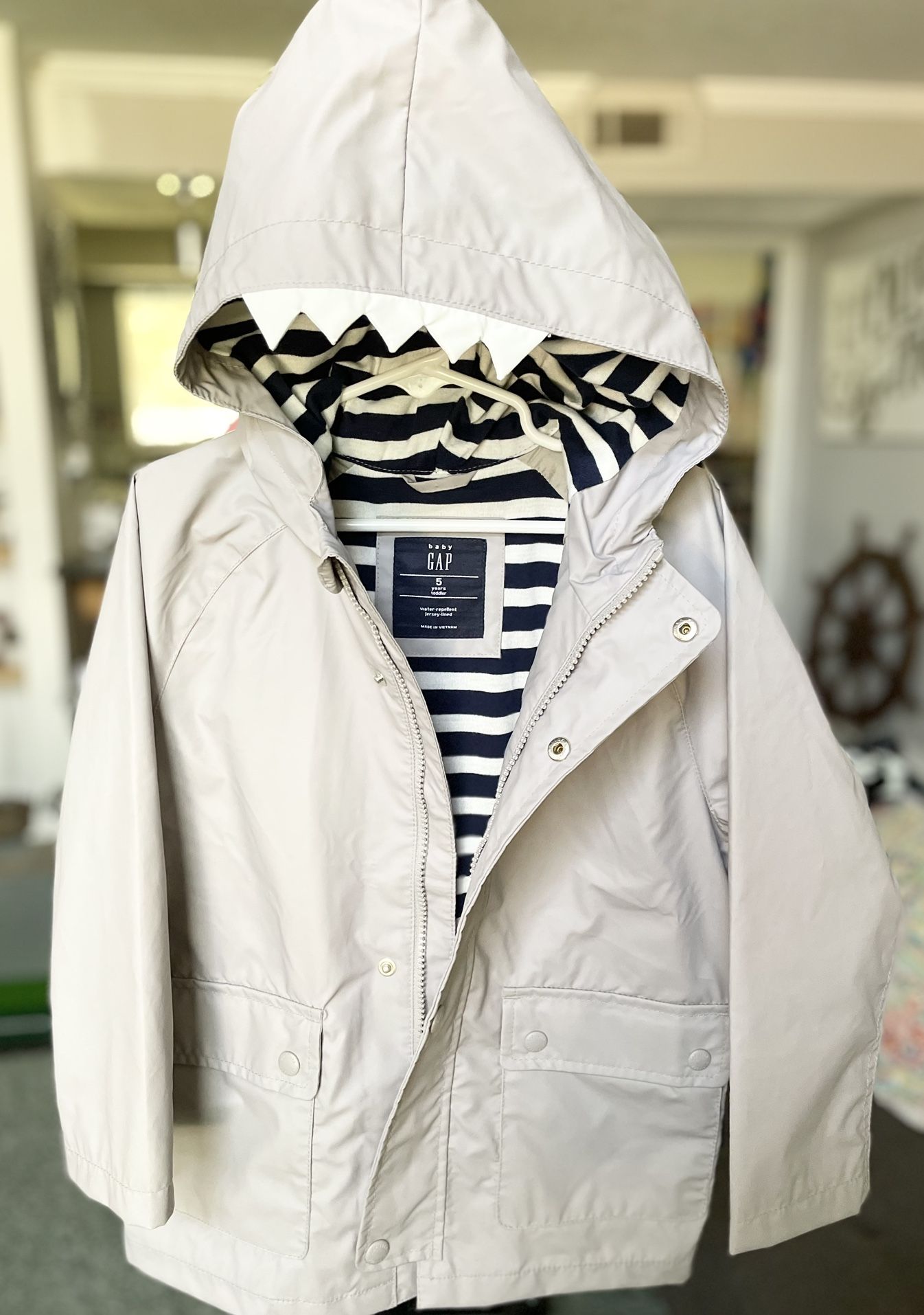 BabyGap 5T Shark Tooth Hoodie Raincoat With Zipper & Button Closure NEW!! NWOT