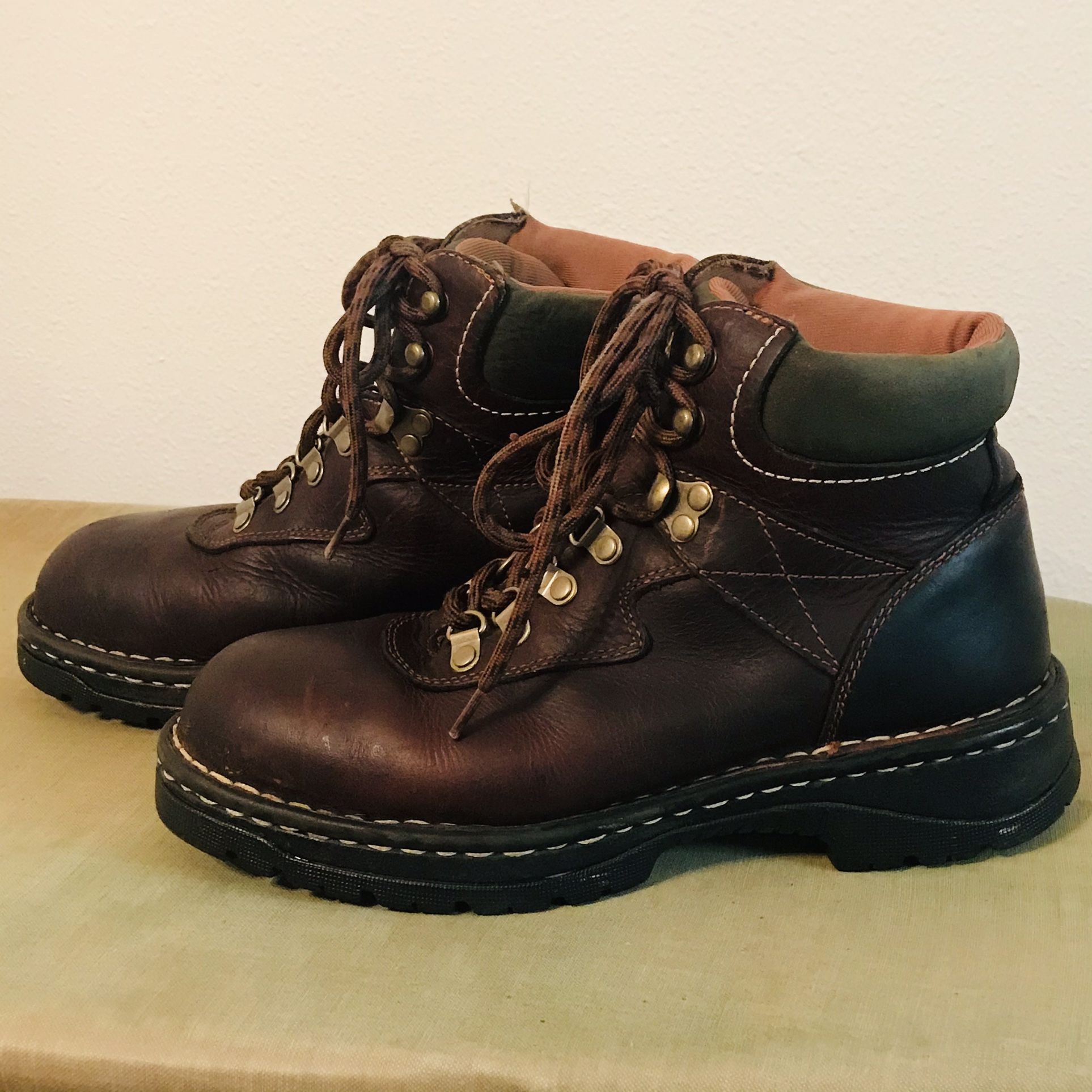 Ladies CAROLINA Steel Toe Lace-up Boots