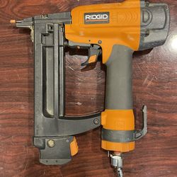 RIDGID - Finish Stapler 18G